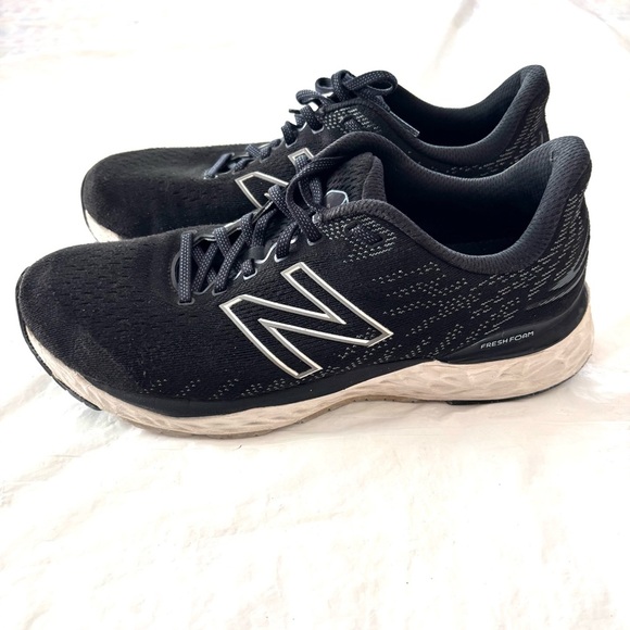 New Balance Fresh Foam 880v11 Black Running Shoes SZ 10 Worn 1X